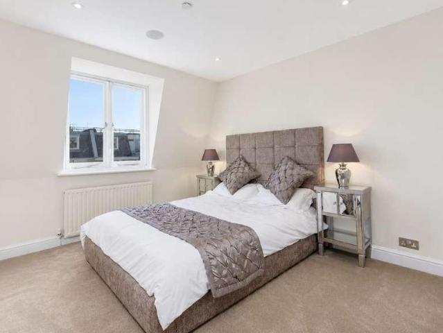 Flat for sale in Paddington, Greater London