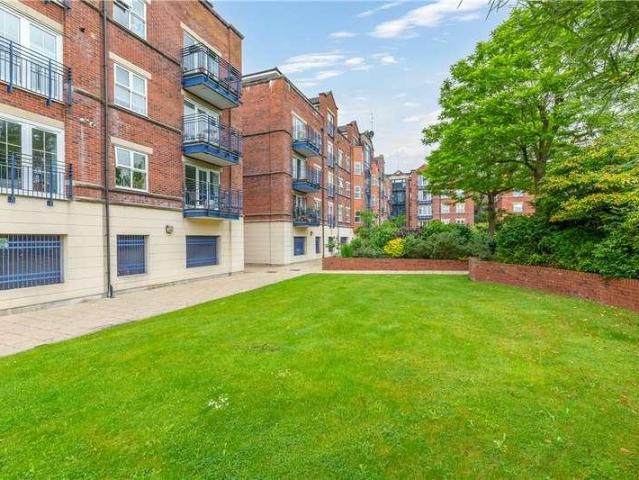 Flat for sale in Weetwood, West Yorkshire