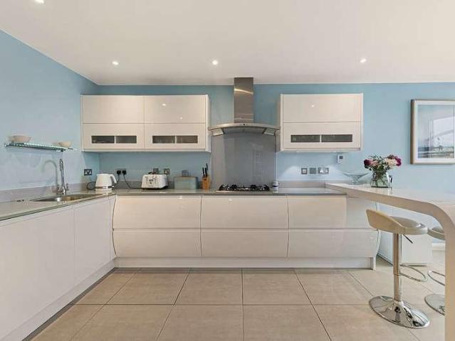 Flat for sale in Wandsworth, Greater London