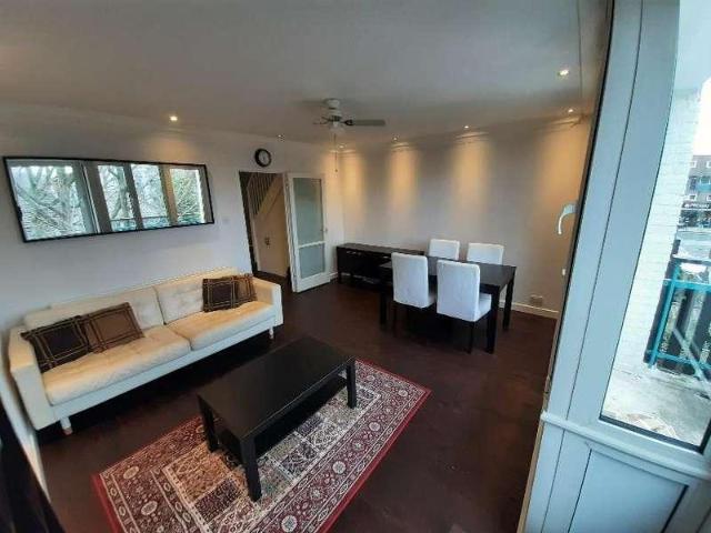 Flat for sale in Bermondsey, Greater London