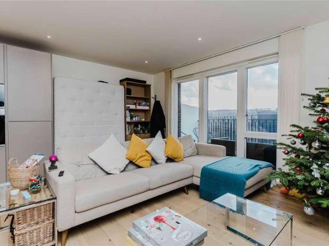 Flat for sale in Callis Yard, Greater London