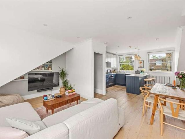 Flat for sale in Highbury, Greater London