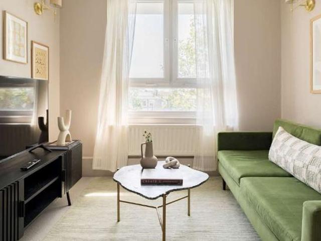 Flat for sale in Highbury, Greater London
