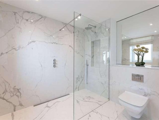 Flat for sale in Putney, Greater London