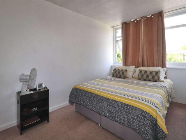 Flat for sale in Mount Hermon, Woking