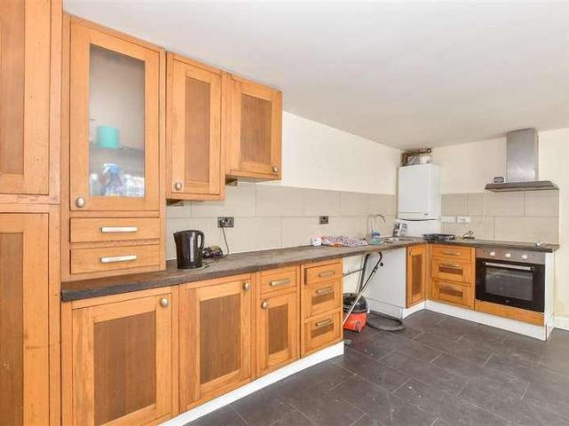 Flat for sale in Tower Hamlets, Ash
