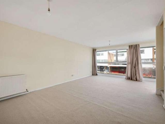 Flat for sale in Hayes, Greater London