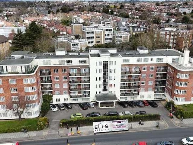 Flat for sale in Brent Cross, Greater London