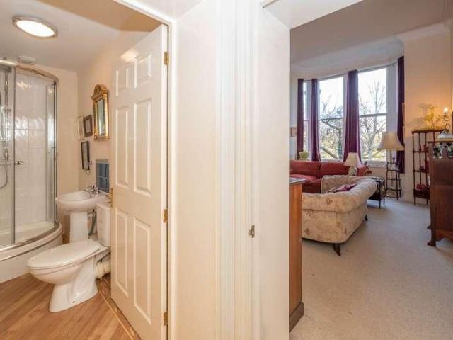 Flat for sale in The Bridge, Kent