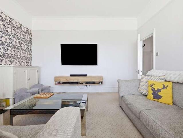 Flat for sale in Alton Barnes, Essex