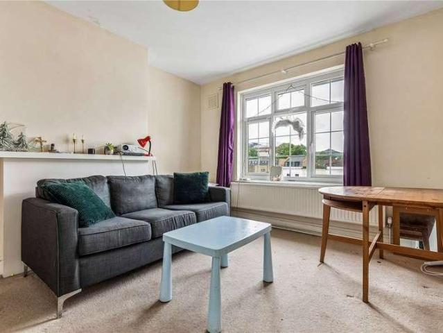 Flat for sale in Summerstown, Greater London