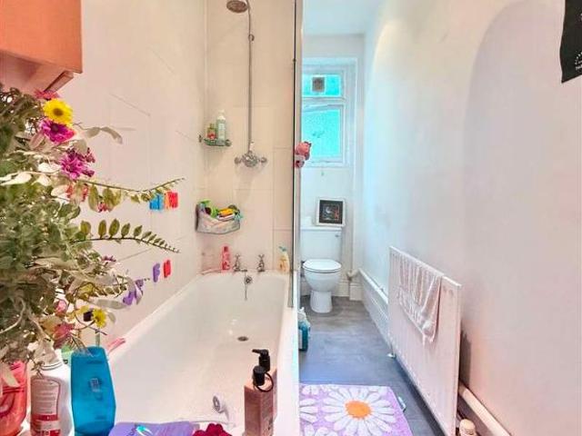 Flat for sale in Muswell Hill, Greater London