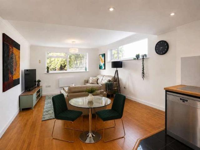 Flat for sale in Heigham Grove, East Bank