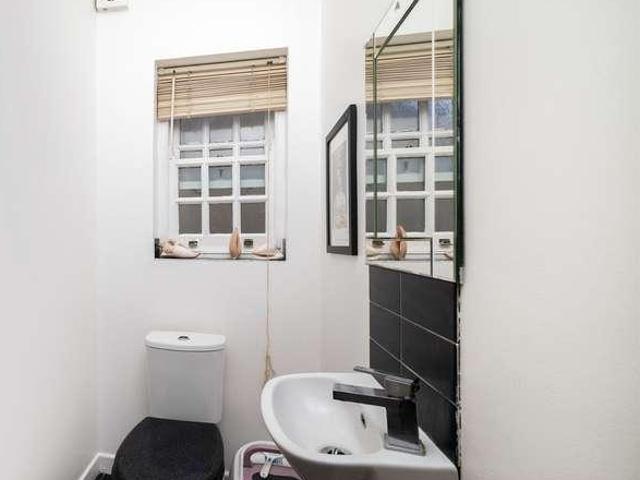 Flat for sale in Kentish Town, Greater London