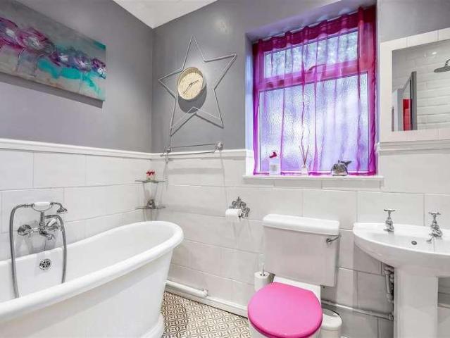 Flat for sale in Hurst Green, Tandridge