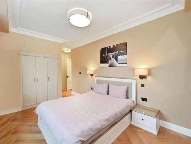 Flat for sale in Belsize Park, Primrose Hill