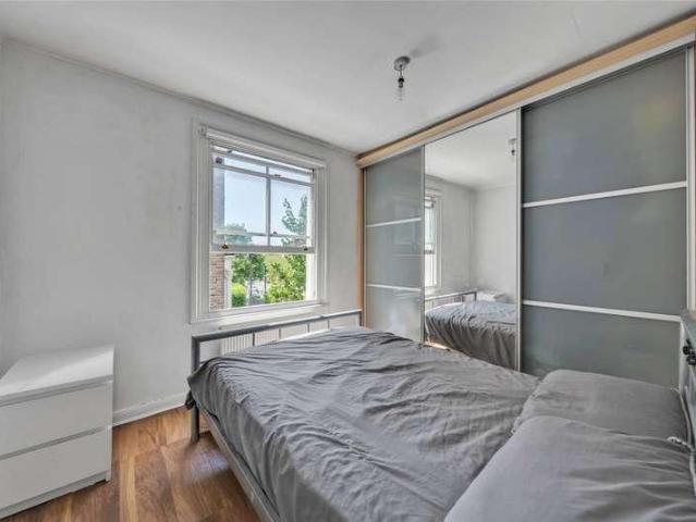 Flat for sale in Maida Hill, Greater London