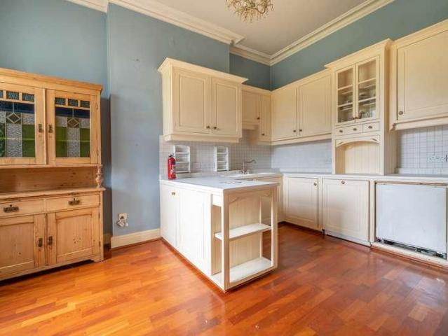 Flat for sale in Sedgwick