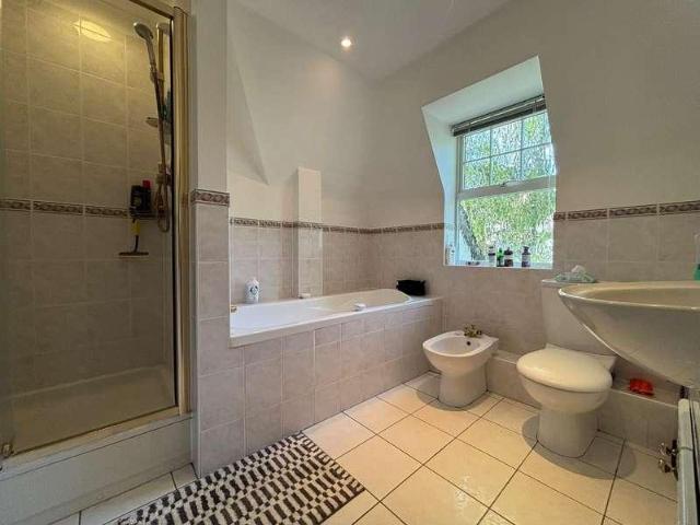 Flat for sale in Hendon, Greater London