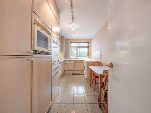 Flat for sale in Belsize Park, Greater London