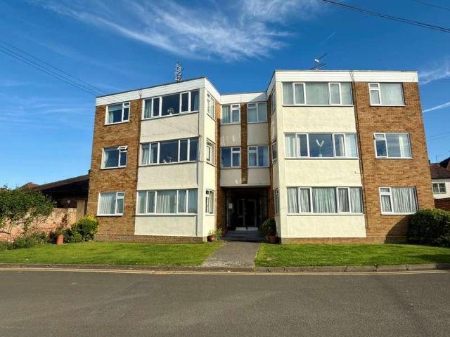 Flat for sale in Tewkesbury, Pamington