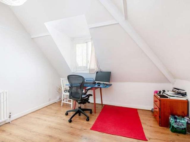 Flat for sale in West Hampstead, Greater London