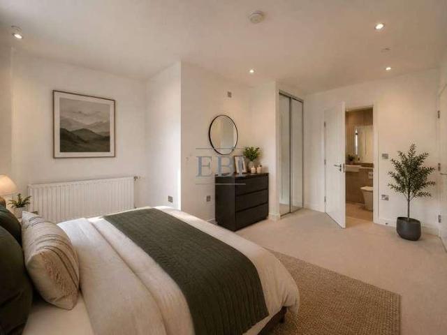 Flat for sale in Reach, Greater London