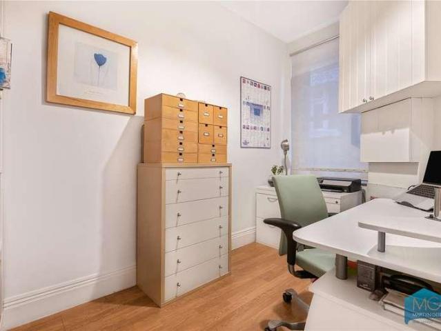 Flat for sale in Hornsey, Greater London