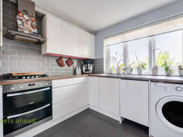 Flat for sale in Roundshaw, Greater London