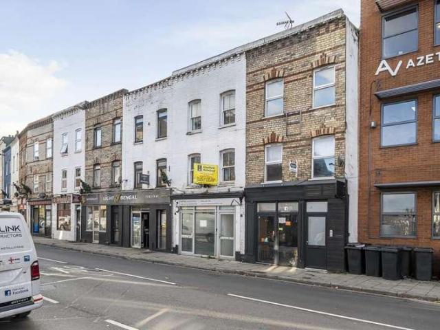 Flat for sale in Hampshire