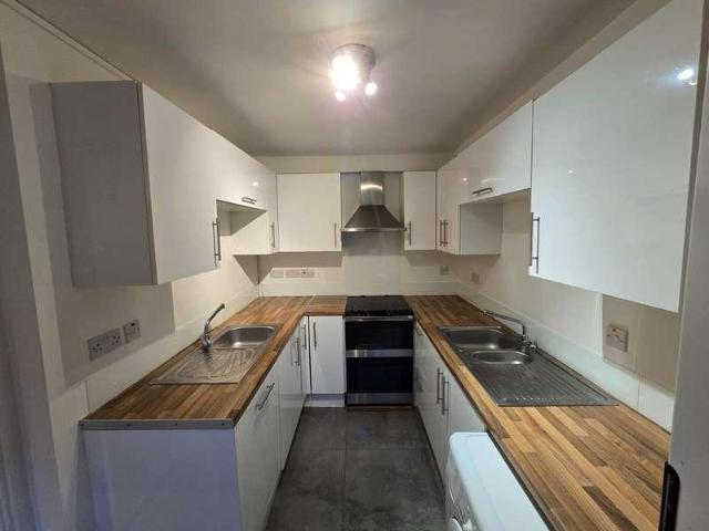 Flat for sale in Hendon, Greater London