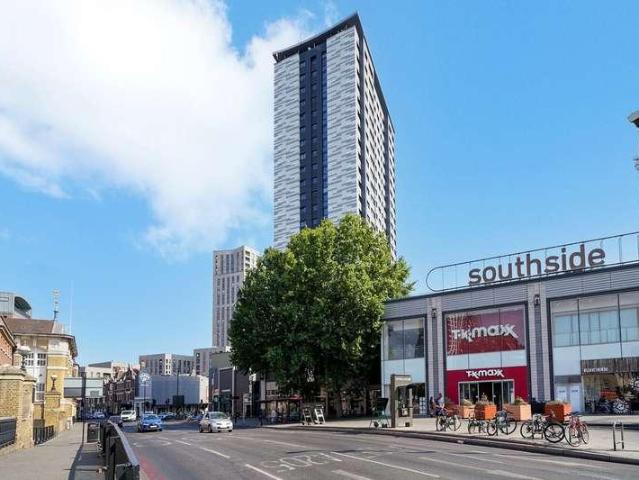 Flat for sale in Wandsworth, Greater London