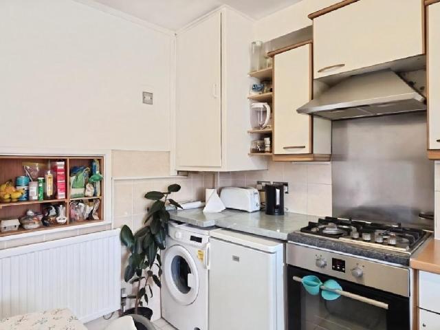 Flat for sale in Bethnal Green, Greater London