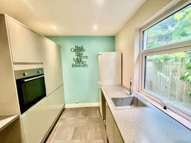 Flat for sale in Watford, Woodside