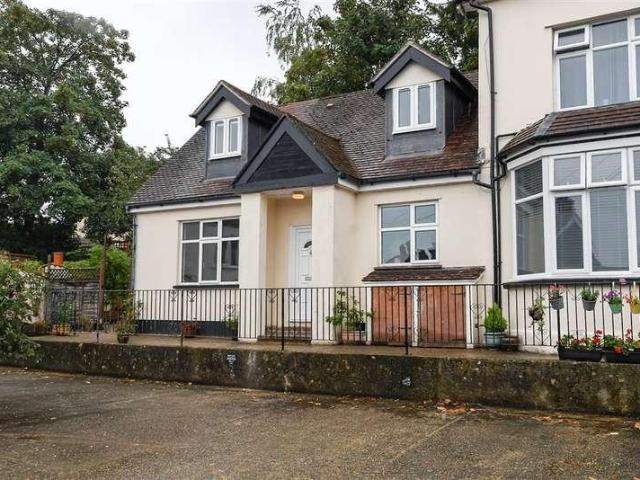 Flat for sale in Red Hill, Surrey