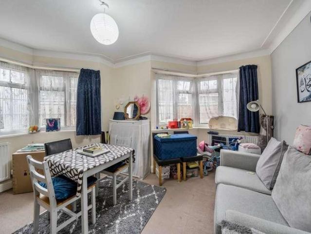Flat for sale in Kingsbury, Greater London