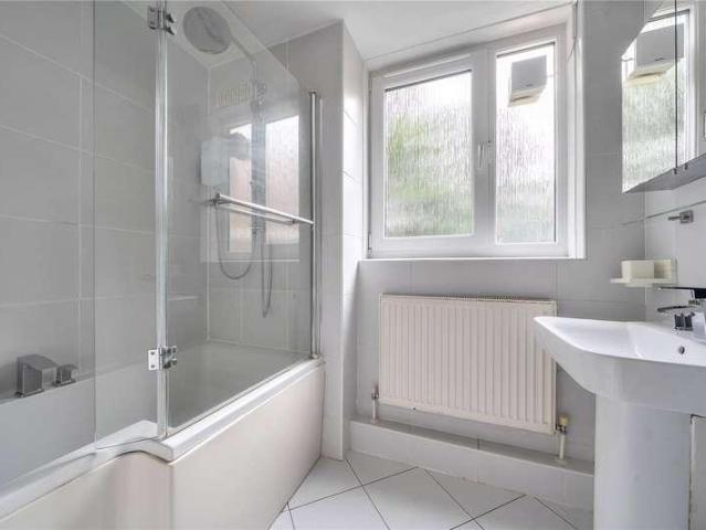 Flat for sale in Battersea, Greater London