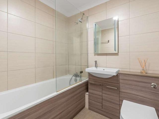 Flat for sale in Kippington, Sevenoaks