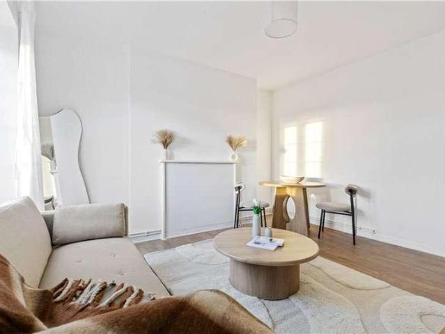Flat for sale in Oval, Greater London