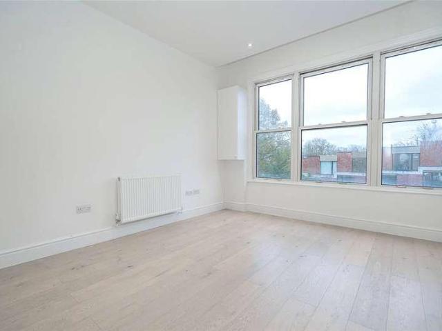Flat for sale in Muswell Hill, Greater London