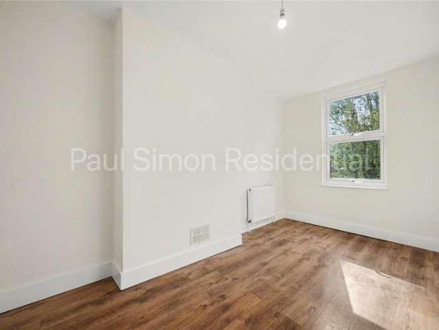 Flat for sale in Noel Park, Greater London