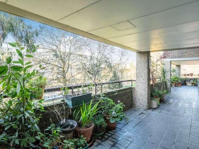 Flat for sale in London Borough of Hounslow, Greater London