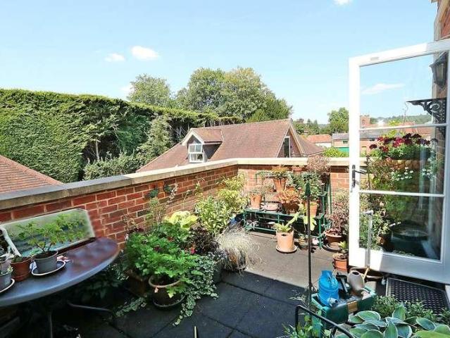 Flat for sale in Pangbourne, West Berkshire