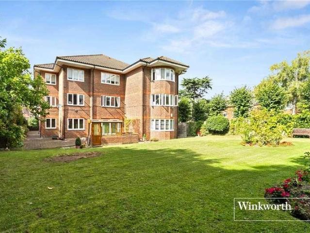 Flat for sale in Temple Fortune, Greater London