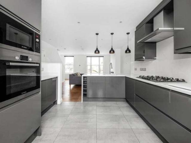 Flat for sale in London Borough of Lambeth, Greater London