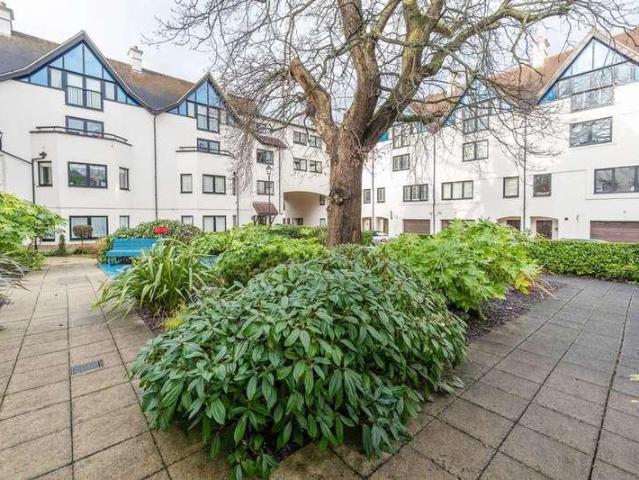 Flat for sale in Northwood, Northwood