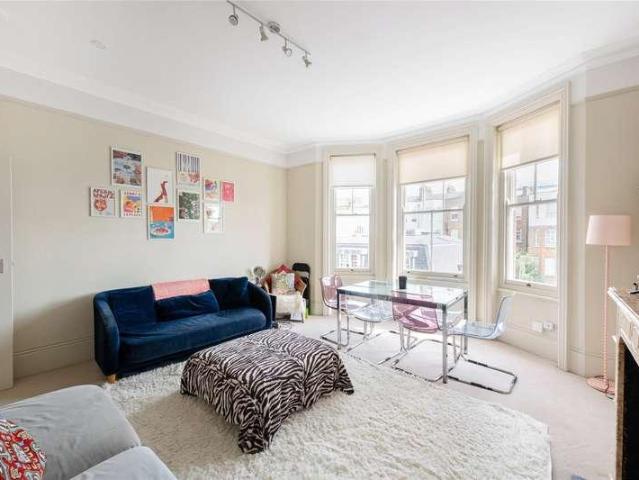 Flat for sale in Kensington, Greater London