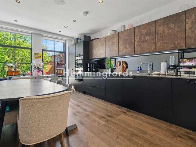 Flat for sale in Hoxton, De Beauvoir Town