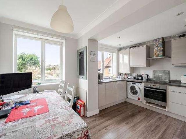 Flat for sale in Westborough, Surrey