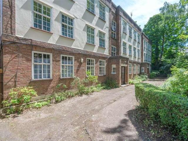 Flat for sale in Muswell Hill, Greater London